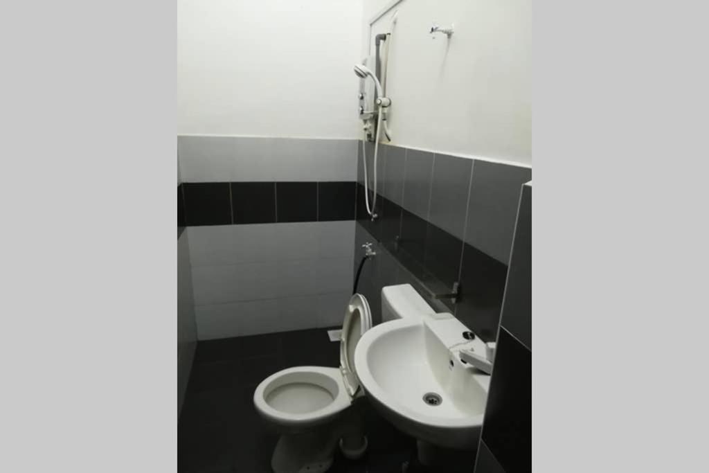 D Wangi Homestay Pasir Gudang At Ecotropic Dış mekan fotoğraf