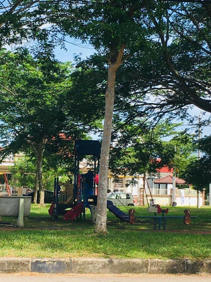 D Wangi Homestay Pasir Gudang At Ecotropic Dış mekan fotoğraf